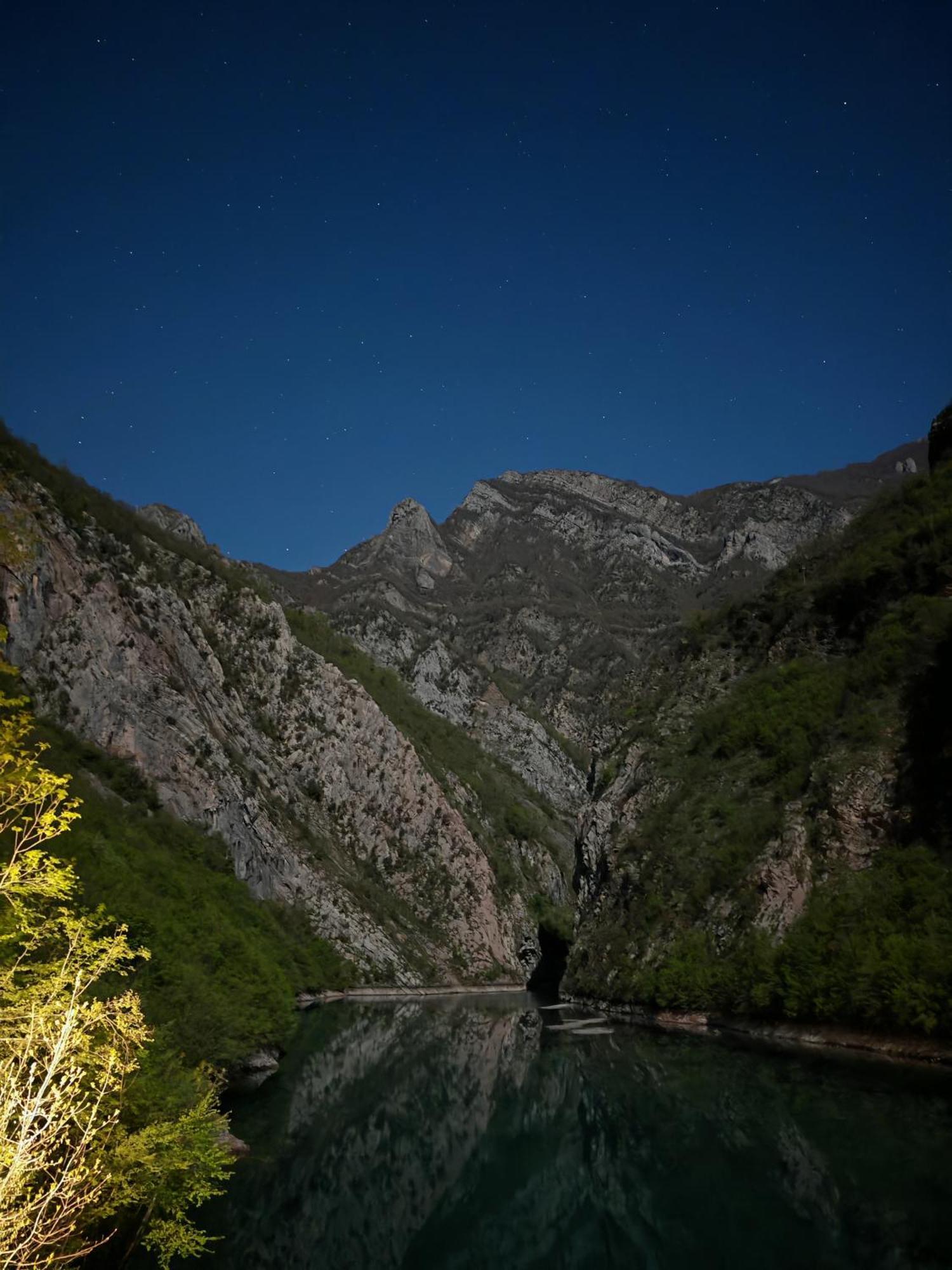Riverside Komani Lake Extérieur photo