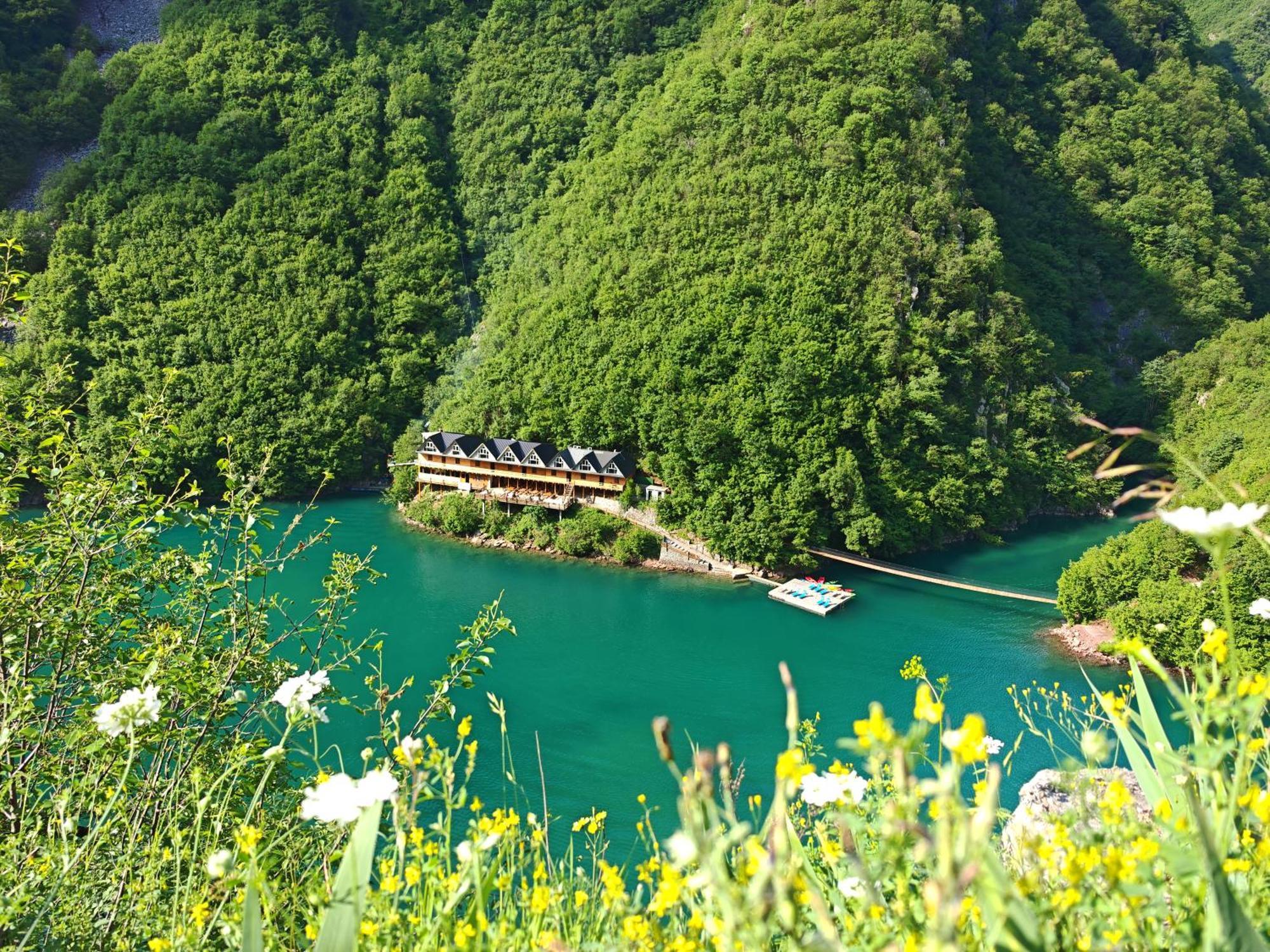 Riverside Komani Lake Extérieur photo